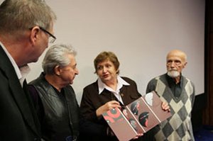 Krst DVD s týždenníkmi, Marcela Plítková v strede, Milan Černák vpravo