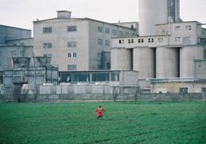 Studené industriálne prostredie filmu