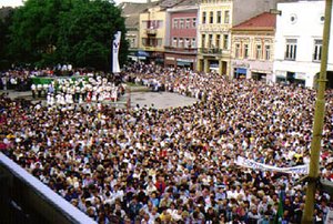 V roku 1990 ešte ľudia zapĺňali námestia