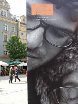 Ben a jeho stará mama Miriam z dokumentu Life in Stills na festivalovom plagáte